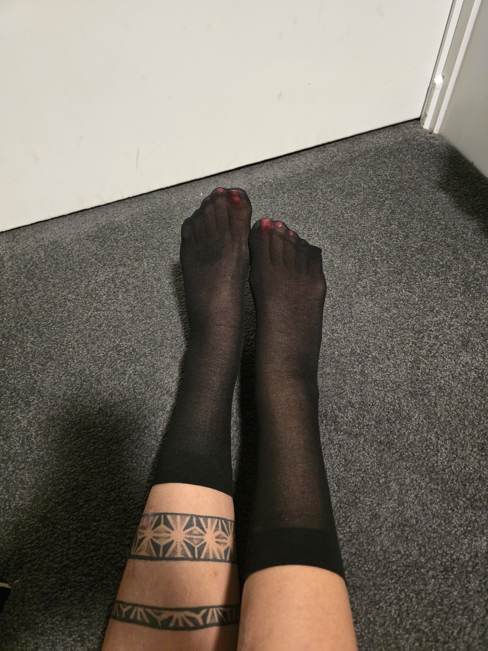 Women’s Black Sheer Knee-High Socks – Lightweight Everyday Comfort